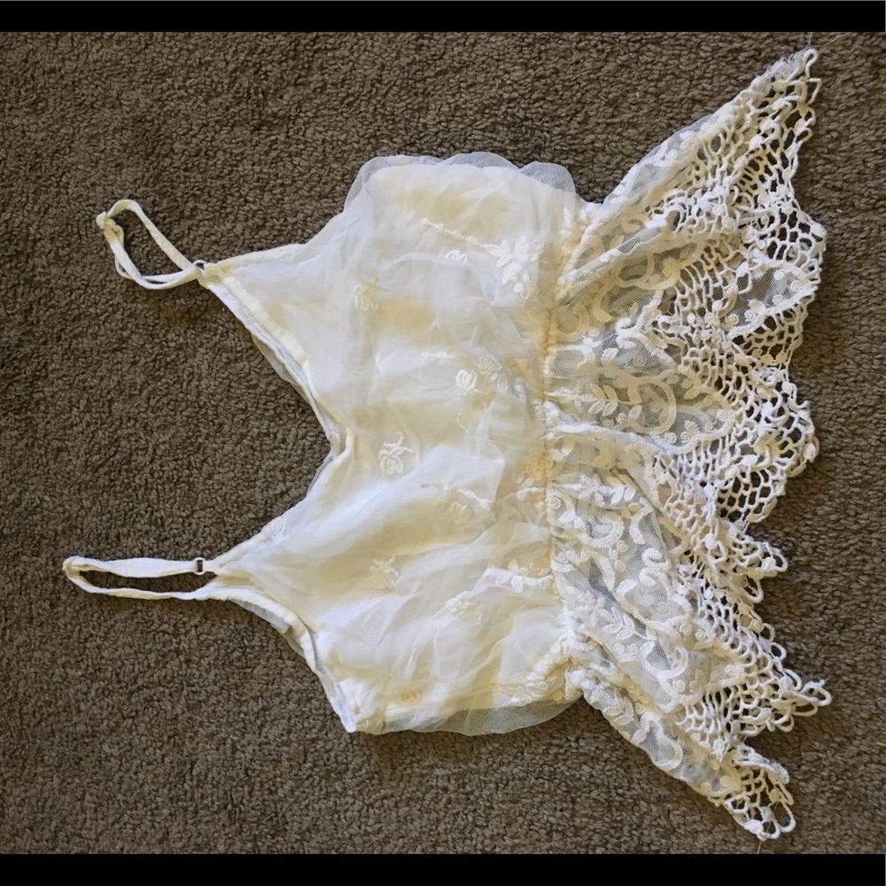 Lace cropped tank top